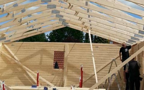 Blockhaus mit Scherenbinder