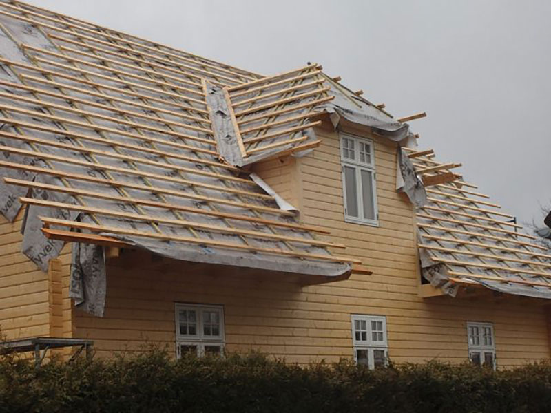 Haus mit Gaube als Selbstbau