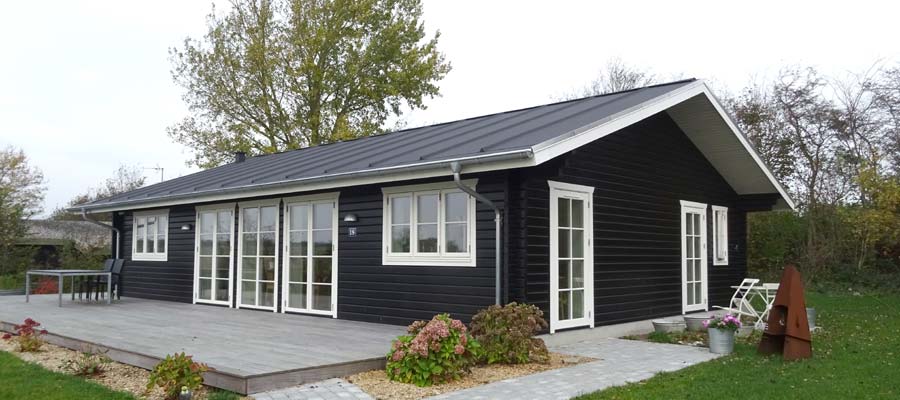 Blockbohlenhaus Tisvilde mit Dachpappe